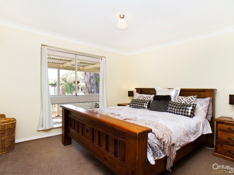 10 Coral Street, Martin WA 6110