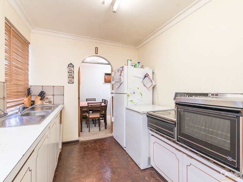3 Coran Place, Camillo WA 6111