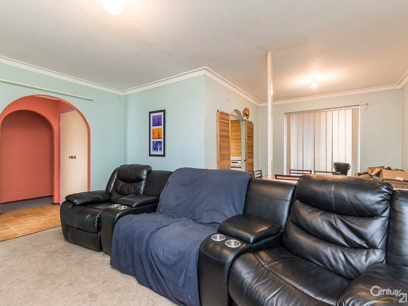 3 Coran Place, Camillo WA 6111