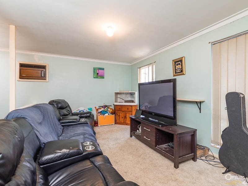 3 Coran Place, Camillo WA 6111