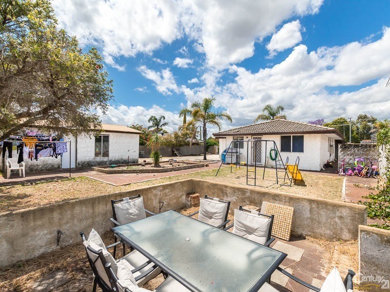 3 Coran Place, Camillo WA 6111