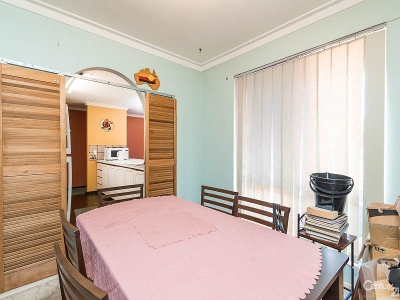 3 Coran Place, Camillo WA 6111