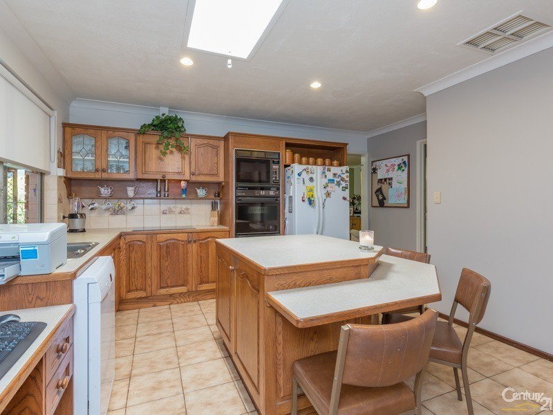 24 Merino Court, Thornlie WA 6108