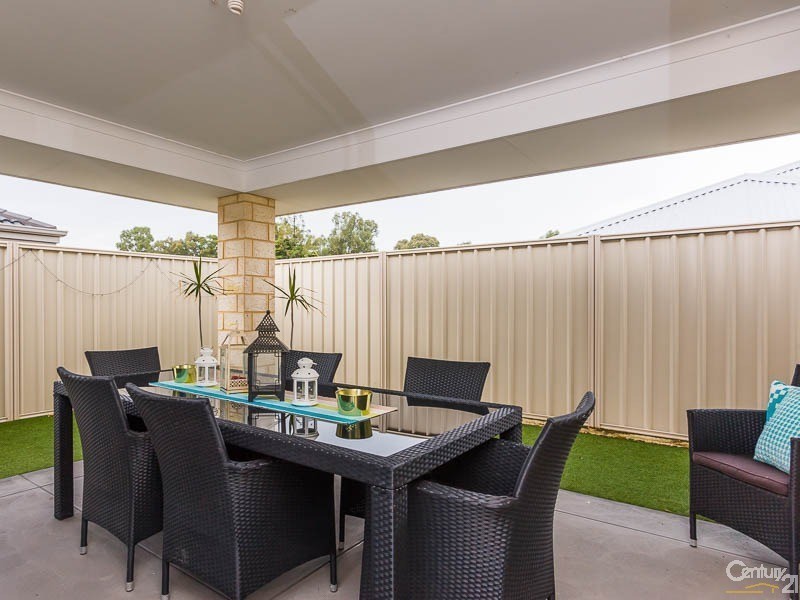 27 Kooya Way, Wattle Grove WA 6107
