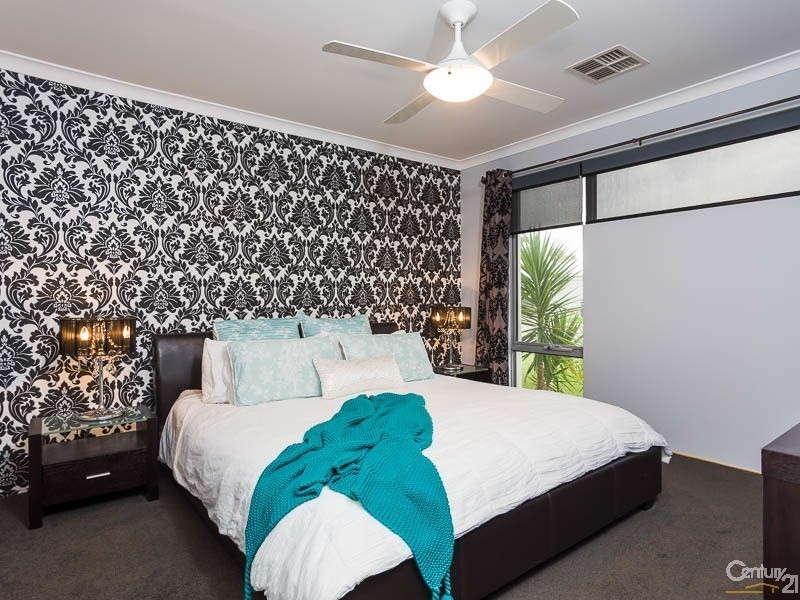 27 Kooya Way, Wattle Grove WA 6107