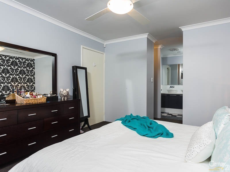 27 Kooya Way, Wattle Grove WA 6107