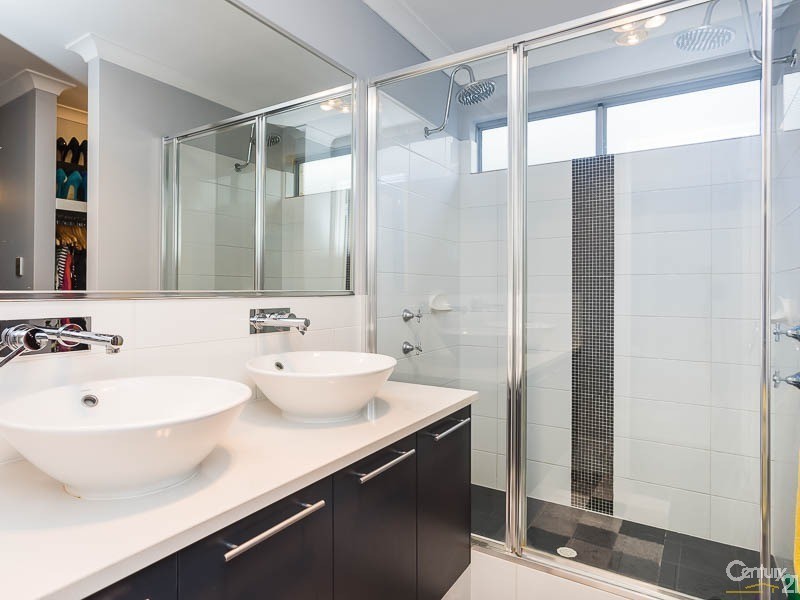 27 Kooya Way, Wattle Grove WA 6107
