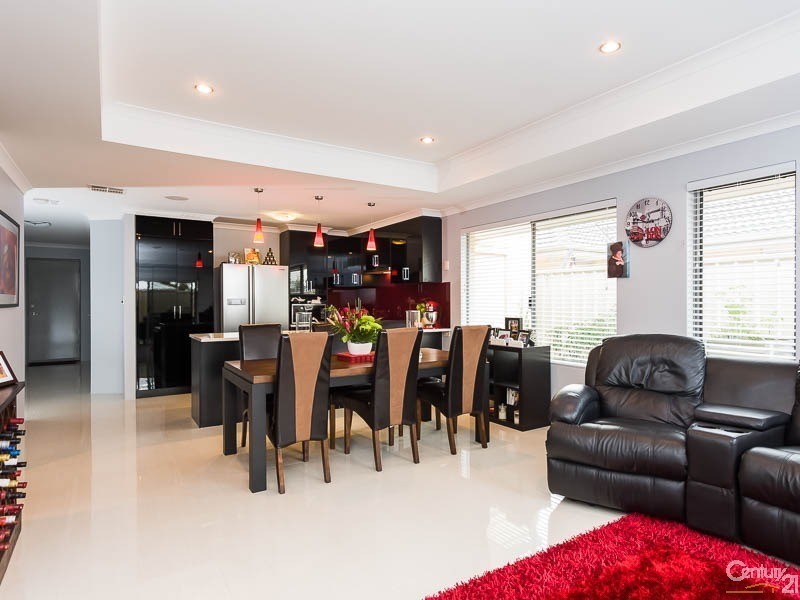 27 Kooya Way, Wattle Grove WA 6107