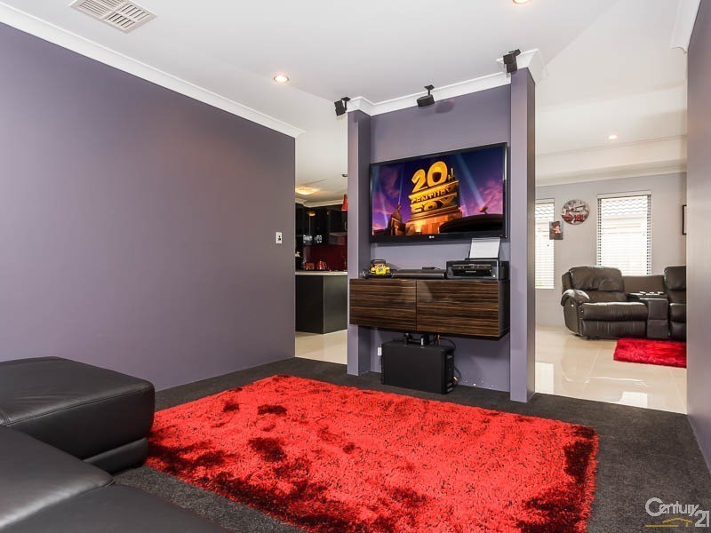 27 Kooya Way, Wattle Grove WA 6107