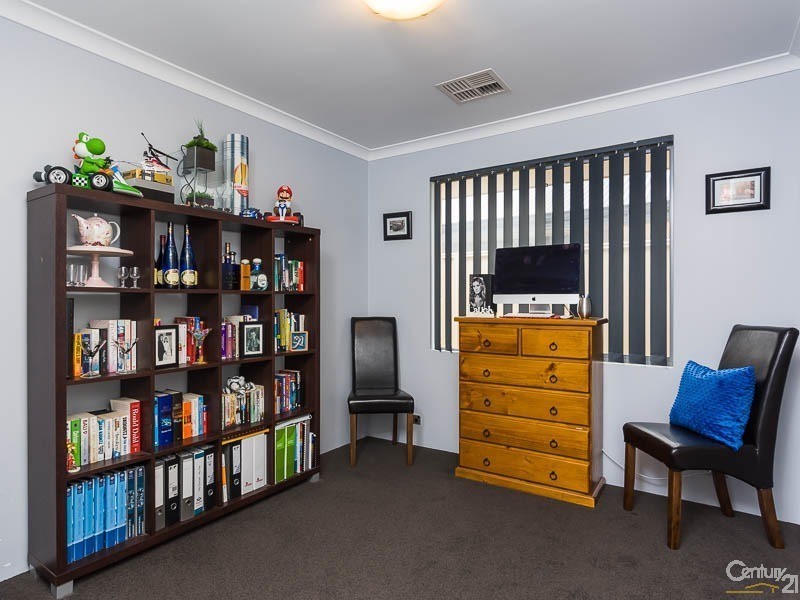 27 Kooya Way, Wattle Grove WA 6107