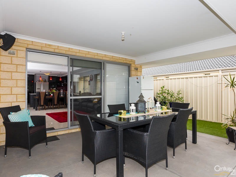 27 Kooya Way, Wattle Grove WA 6107