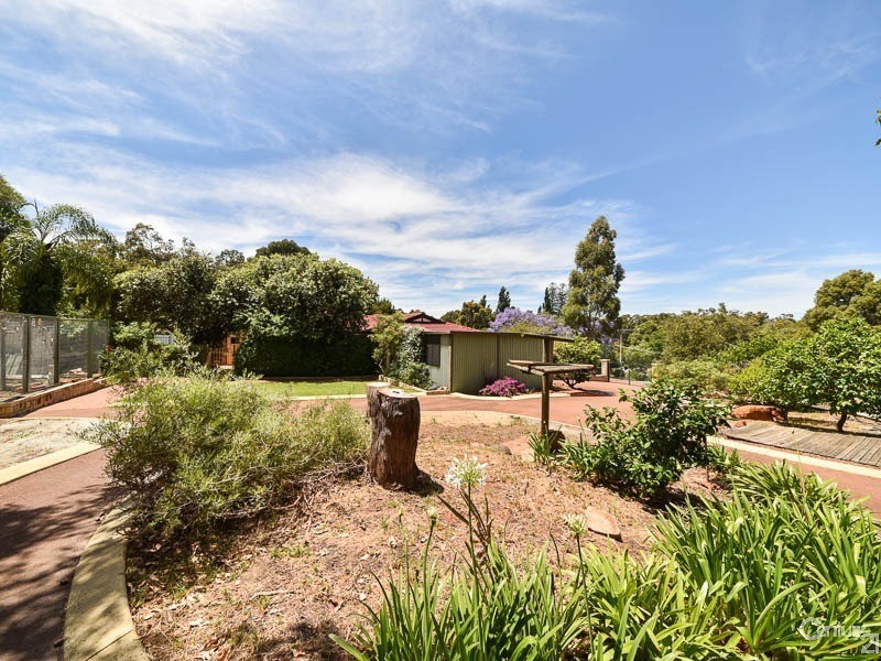4 Boree Road, Kalamunda WA 6076