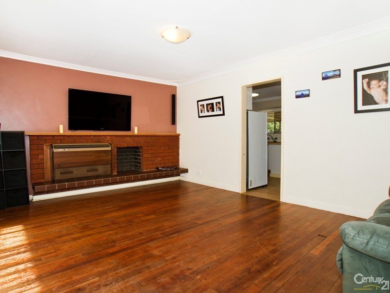 13 Mountain View, Kelmscott WA 6111
