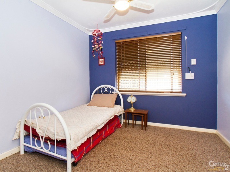 13 Mountain View, Kelmscott WA 6111