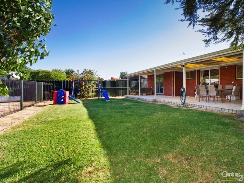 13 Mountain View, Kelmscott WA 6111