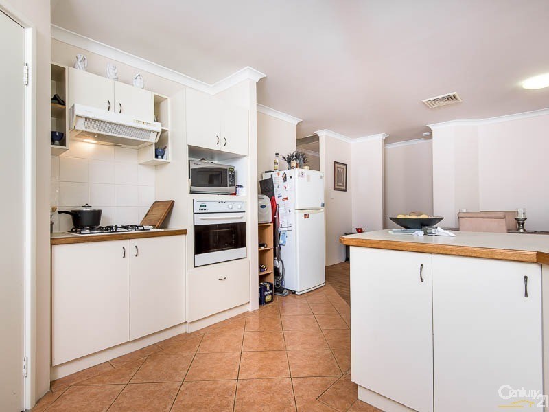 2/3 Bindoon Loop, Huntingdale WA 6110