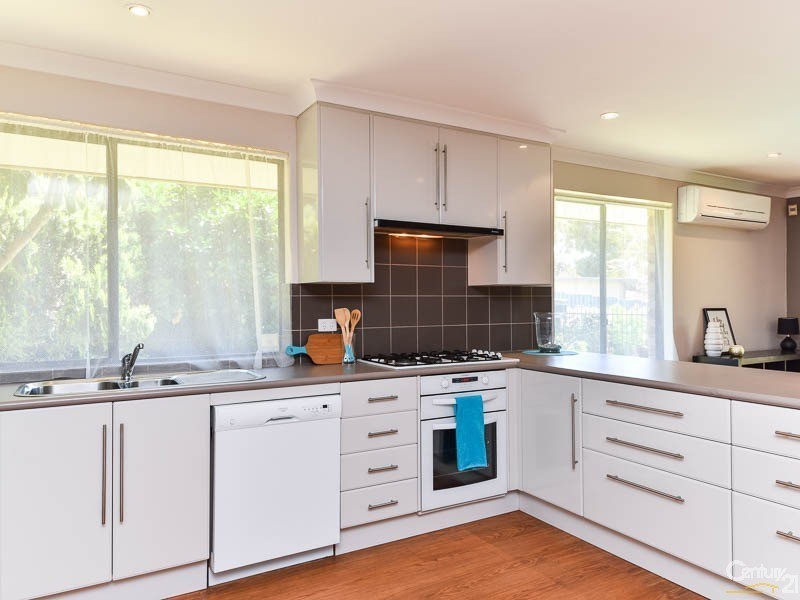 18 Bardwell Street, Thornlie WA 6108