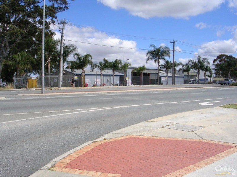 2 The Crescent, Maddington WA 6109