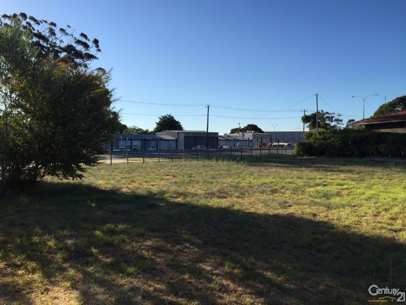 2 The Crescent, Maddington WA 6109