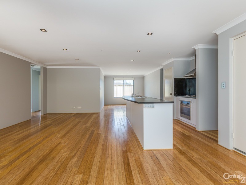 8 Featherstone Road, Orelia WA 6167