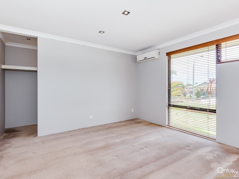 8 Featherstone Road, Orelia WA 6167