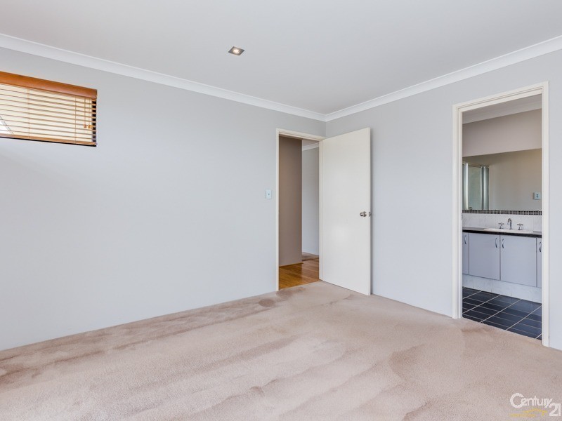 8 Featherstone Road, Orelia WA 6167