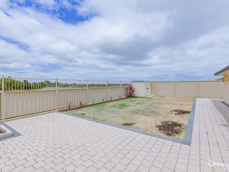 8 Featherstone Road, Orelia WA 6167