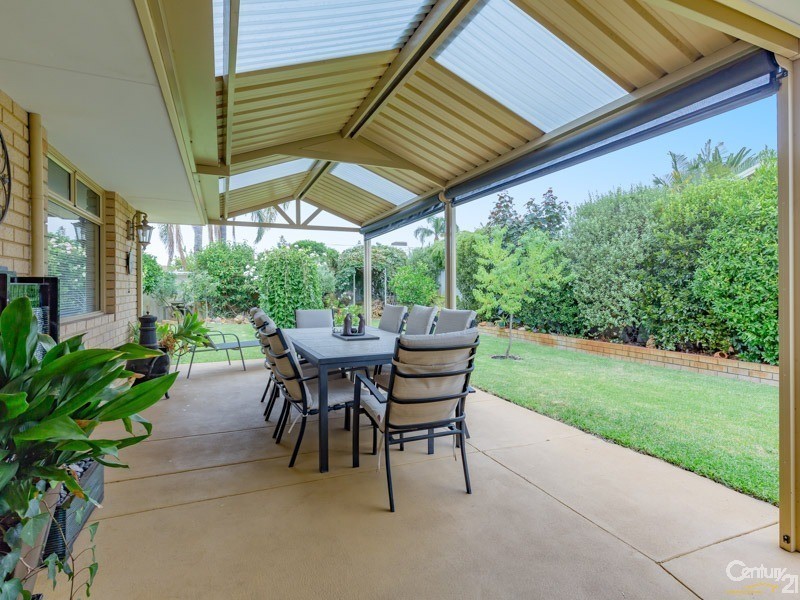 11 Murdoch Road, Thornlie WA 6108