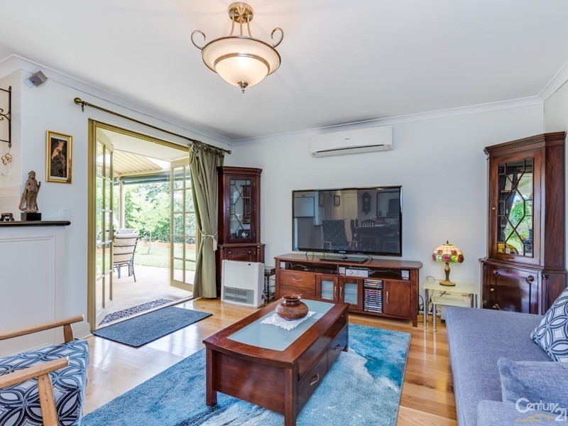 11 Murdoch Road, Thornlie WA 6108