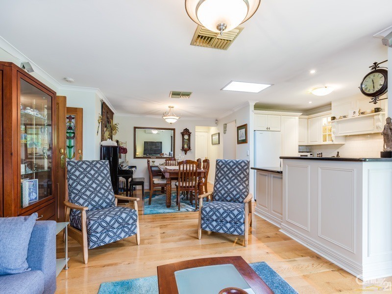 11 Murdoch Road, Thornlie WA 6108