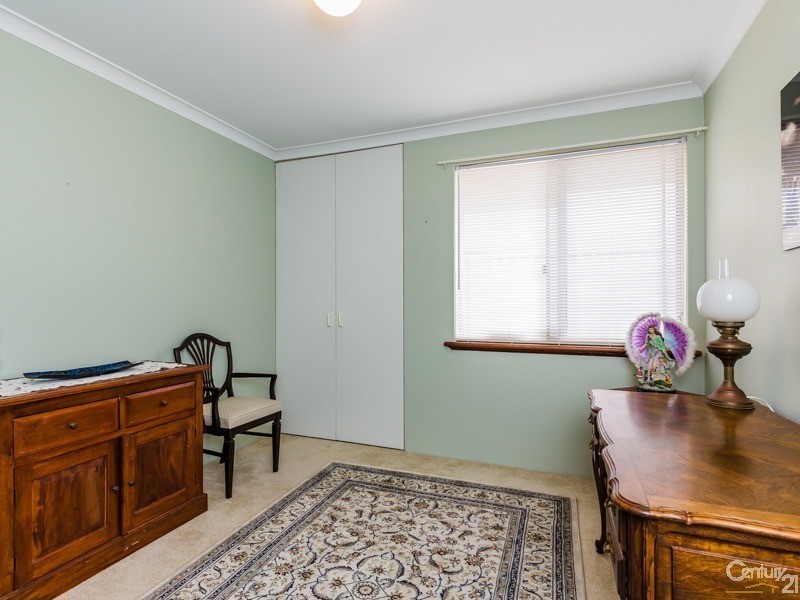 11 Murdoch Road, Thornlie WA 6108