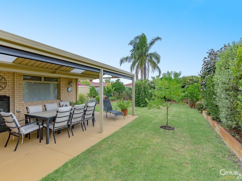 11 Murdoch Road, Thornlie WA 6108