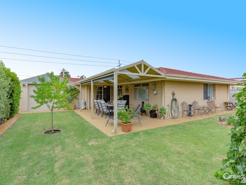 11 Murdoch Road, Thornlie WA 6108