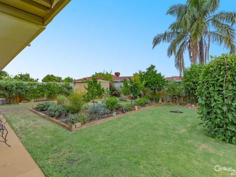 11 Murdoch Road, Thornlie WA 6108