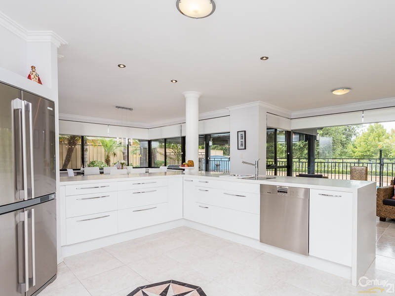 8 Bennett Drive, Canning Vale WA 6155