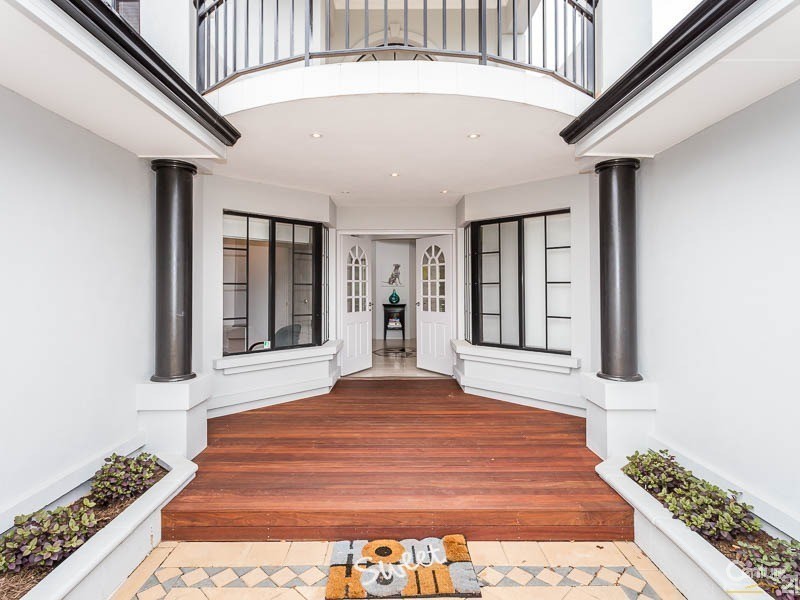 8 Bennett Drive, Canning Vale WA 6155