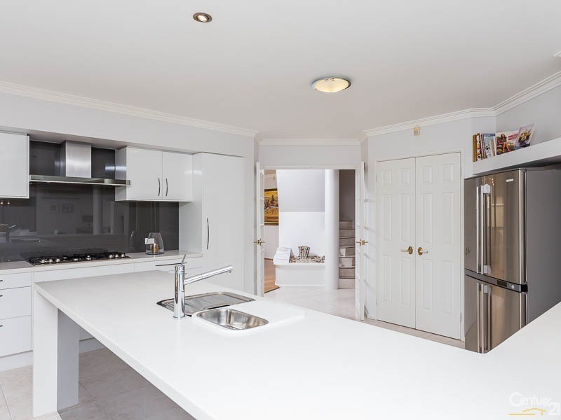 8 Bennett Drive, Canning Vale WA 6155