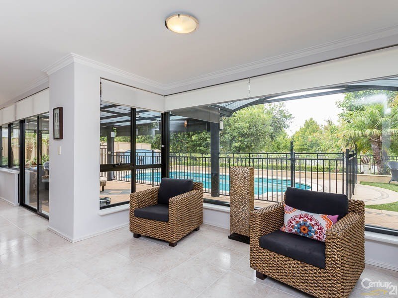 8 Bennett Drive, Canning Vale WA 6155