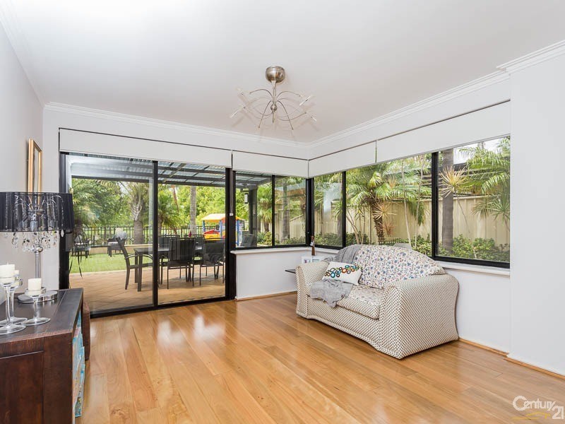 8 Bennett Drive, Canning Vale WA 6155