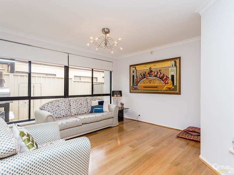 8 Bennett Drive, Canning Vale WA 6155