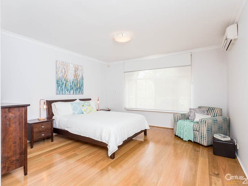 8 Bennett Drive, Canning Vale WA 6155