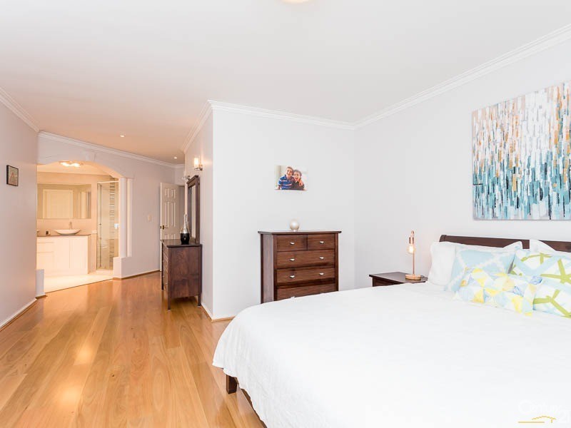 8 Bennett Drive, Canning Vale WA 6155