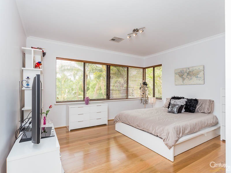 8 Bennett Drive, Canning Vale WA 6155