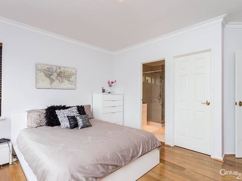 8 Bennett Drive, Canning Vale WA 6155