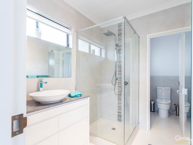 8 Bennett Drive, Canning Vale WA 6155