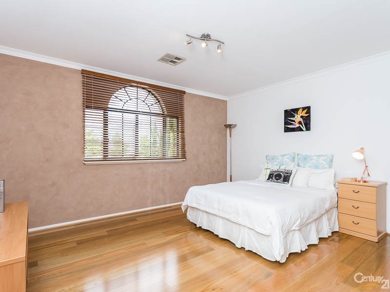 8 Bennett Drive, Canning Vale WA 6155