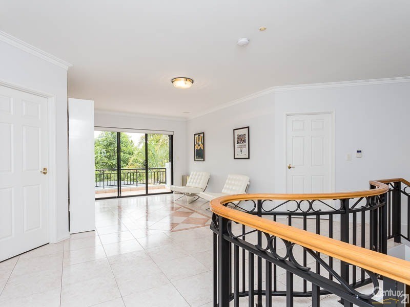 8 Bennett Drive, Canning Vale WA 6155