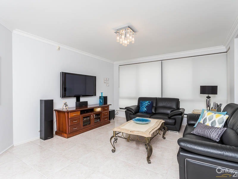 8 Bennett Drive, Canning Vale WA 6155