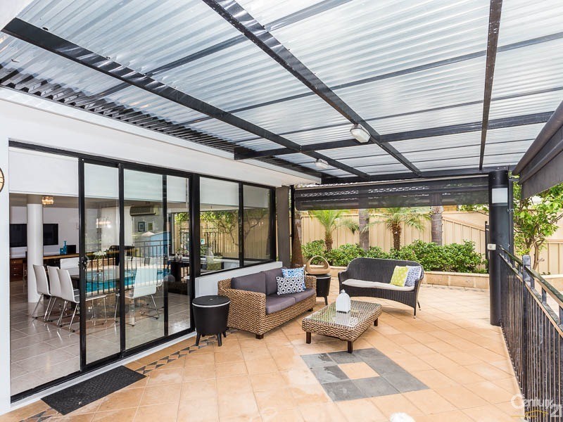 8 Bennett Drive, Canning Vale WA 6155