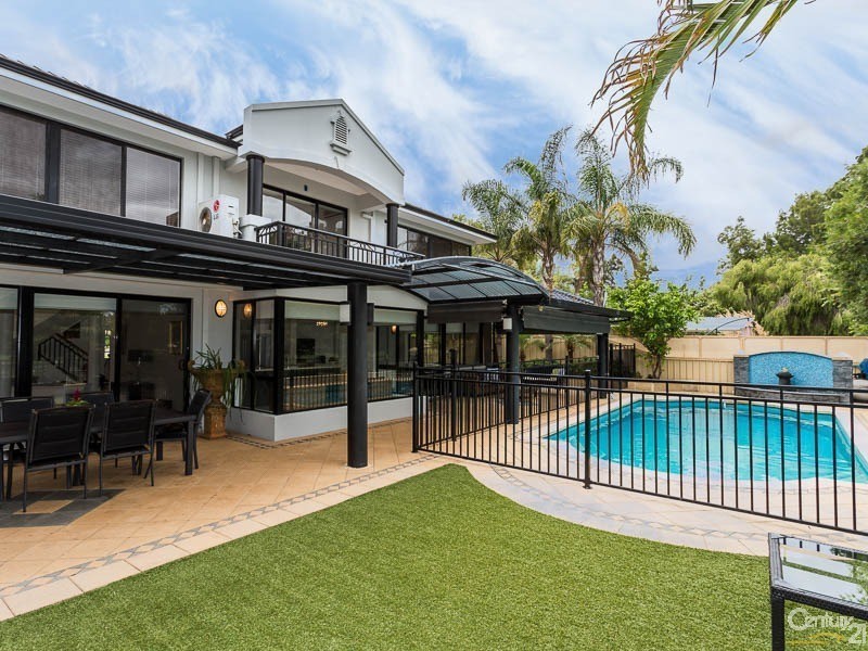 8 Bennett Drive, Canning Vale WA 6155